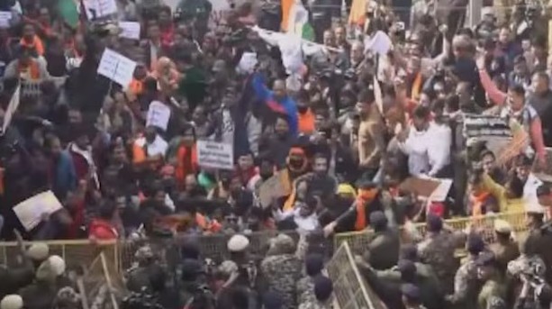 দিল্লিতে ব্যারিকেড ভেঙে বাংলাদেশ হাইকমিশনে প্রবেশের চেষ্টা, দাবি ভারতীয় গণমাধ্যমের