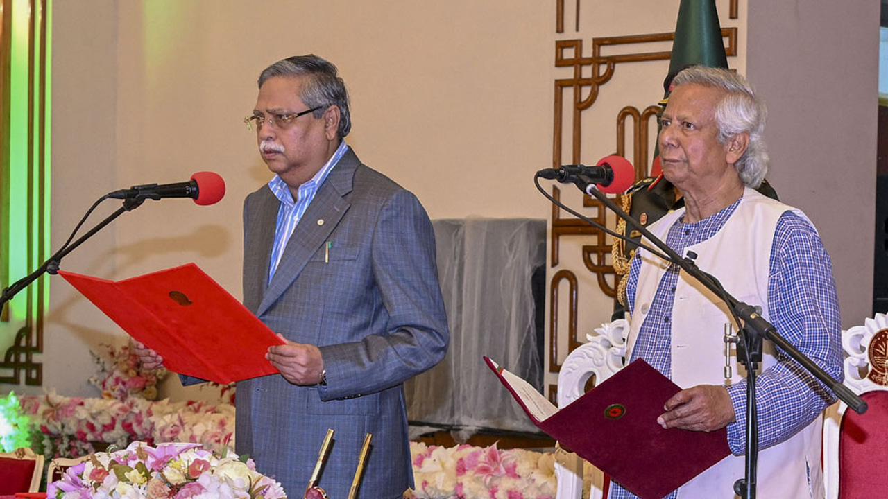 ‘তিন দলের’ অন্তর্বর্তী সরকার