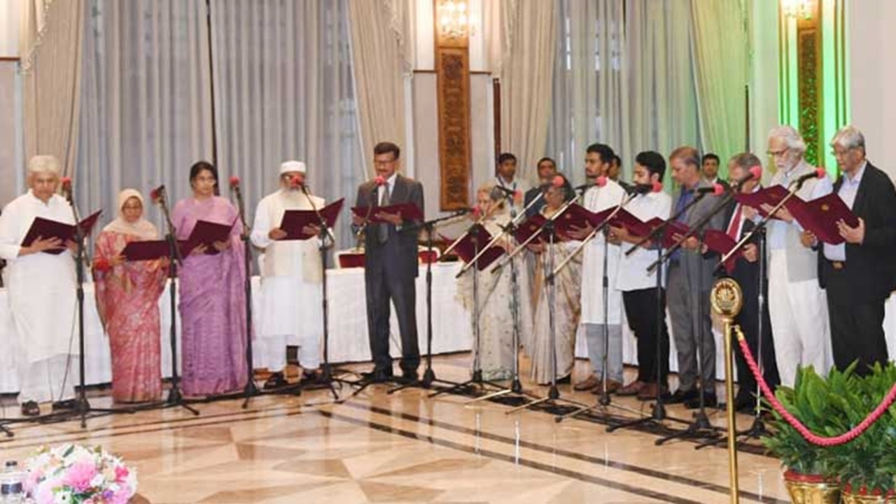 অন্তর্বর্তী সরকারের শপথ। ফাইল ছবি