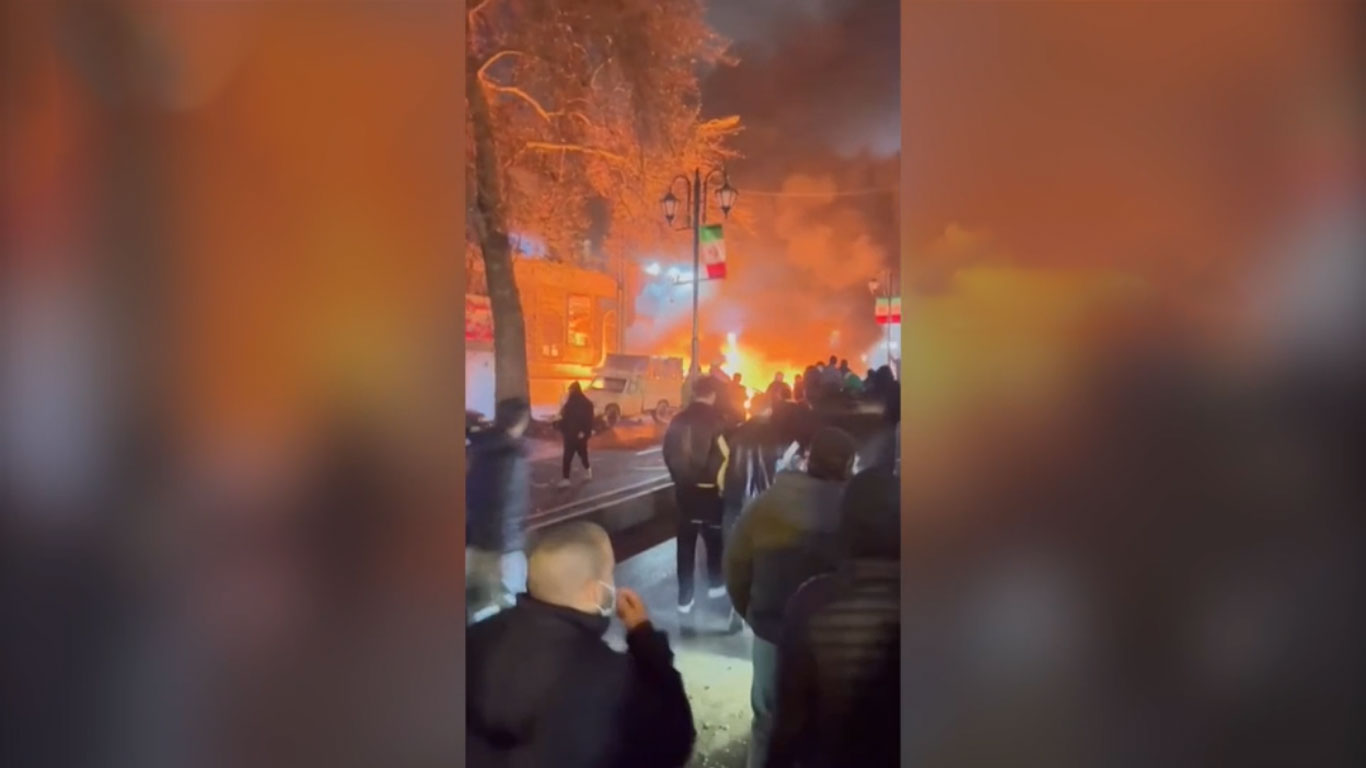 ইরানজুড়ে সরকারবিরোধী ব্যাপক বিক্ষোভ, ইন্টারনেট ব্ল্যাকআউট