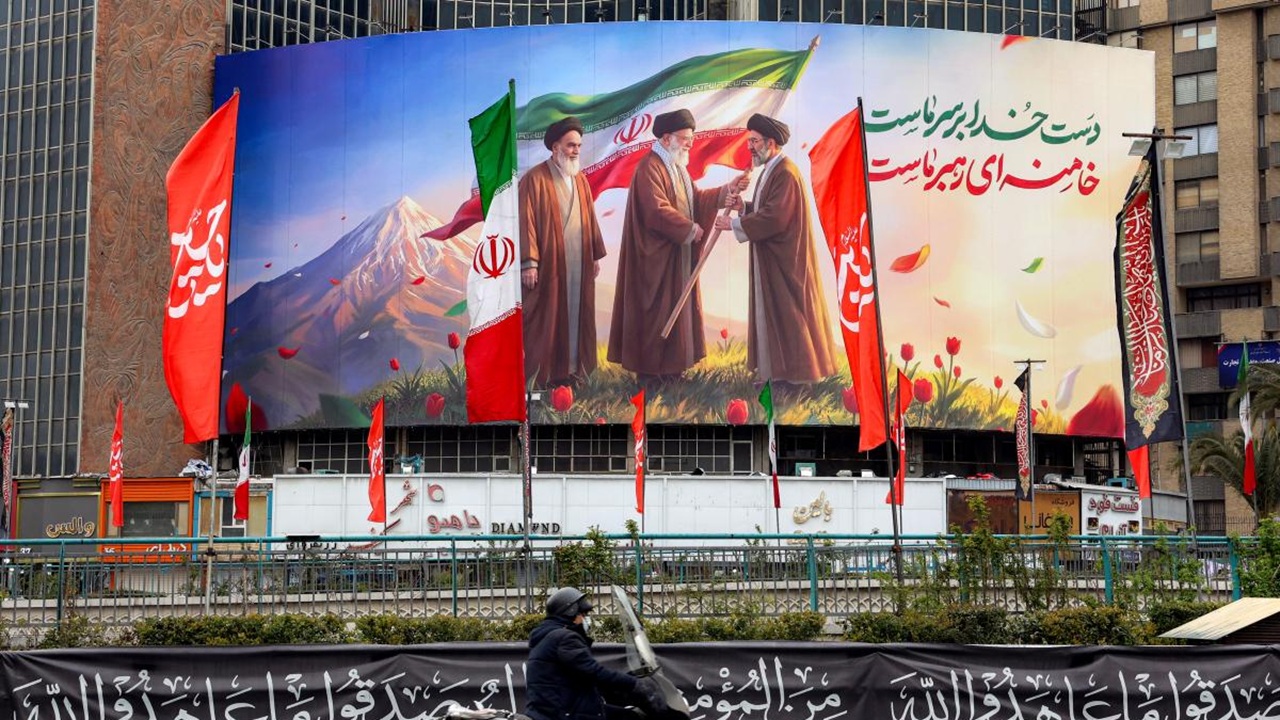 ছেলেকে কেন সর্বোচ্চ নেতা বানাতে চাননি খামেনি?