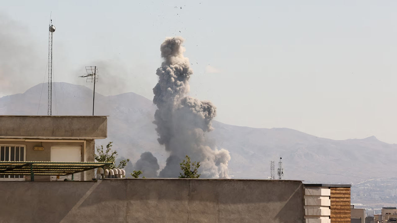 ইরান যুদ্ধ: ট্রাম্প সমর্থকদের সঙ্গে বিশ্বাসঘাতকতা করছেন