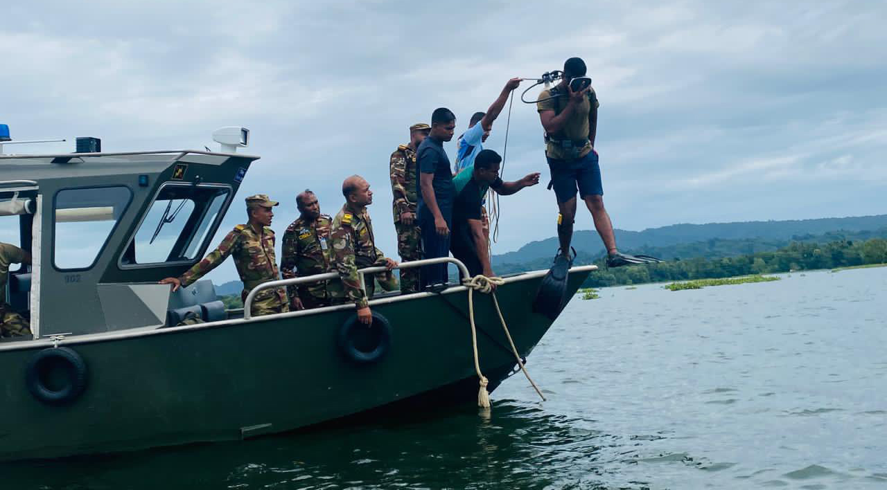 কাপ্তাই হ্রদে নৌকাডুবির ঘটনায় সেনাবাহিনীর উদ্ধার অভিযান