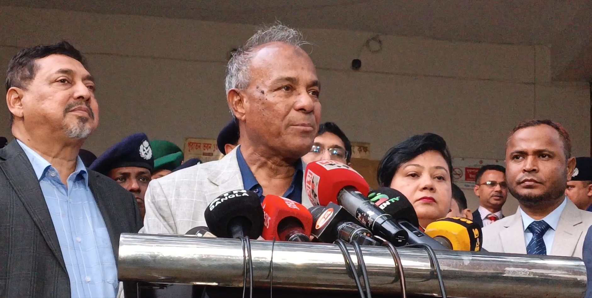 ভোটকেন্দ্র দখলের চেষ্টা করলে ছাড় দেওয়া হবে না: স্বরাষ্ট্র উপদেষ্টা