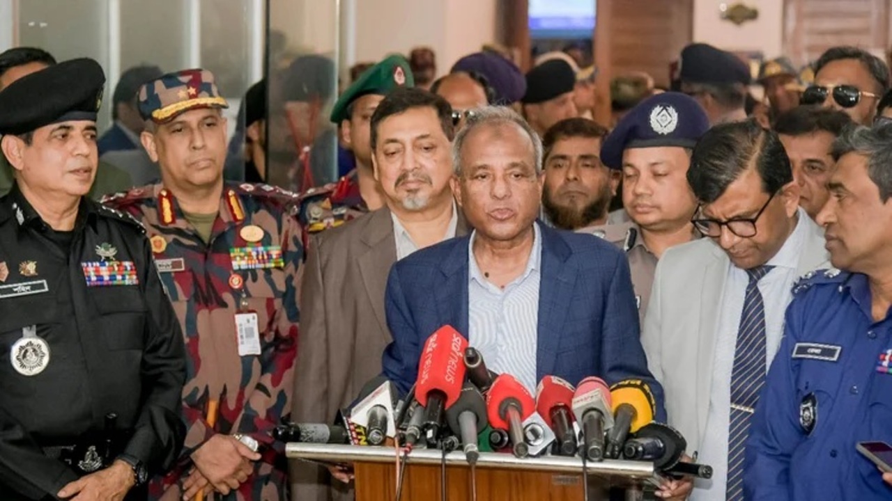 নির্বাচনের দিন উৎসবমুখর পরিবেশ নিশ্চিতের নির্দেশ স্বরাষ্ট্র উপদেষ্টার