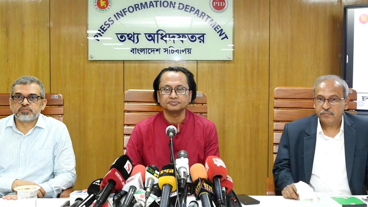 গণমাধ্যম কমিশন গঠনের বিষয়ে তাড়াহুড়া করতে চায় না সরকার: তথ্য উপদেষ্টা