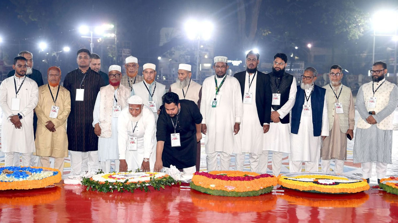 শহীদ মিনারে বিরোধী দলের শ্রদ্ধা নিবেদন