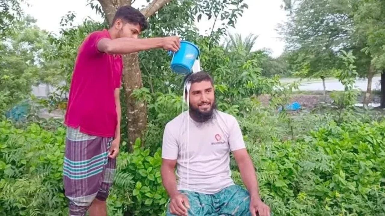এমপির ভিডিও কেলেঙ্কারি: দুধ দিয়ে গোসল করে দল ছাড়ার ঘোষণা জামায়াত নেতার
