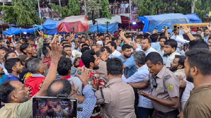 গুলিস্তানে বিএনপি-জামায়াত সংঘর্ষ: নেপথ্যে আধিপত্য নাকি চাঁদাবাজি?
