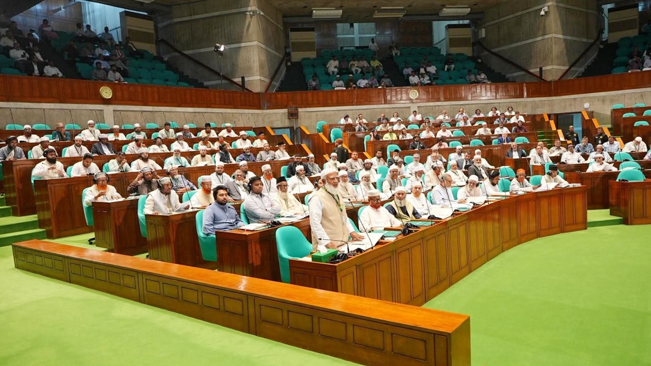 ৩৩ বছর পর সংসদে উঠছে মুলতবি প্রস্তাব, কী আছে এতে?