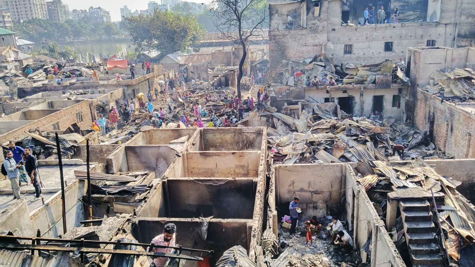 কড়াইল বস্তিতে বারবার আগুন, দুর্ঘটনা নাকি দখলের রাজনীতি?