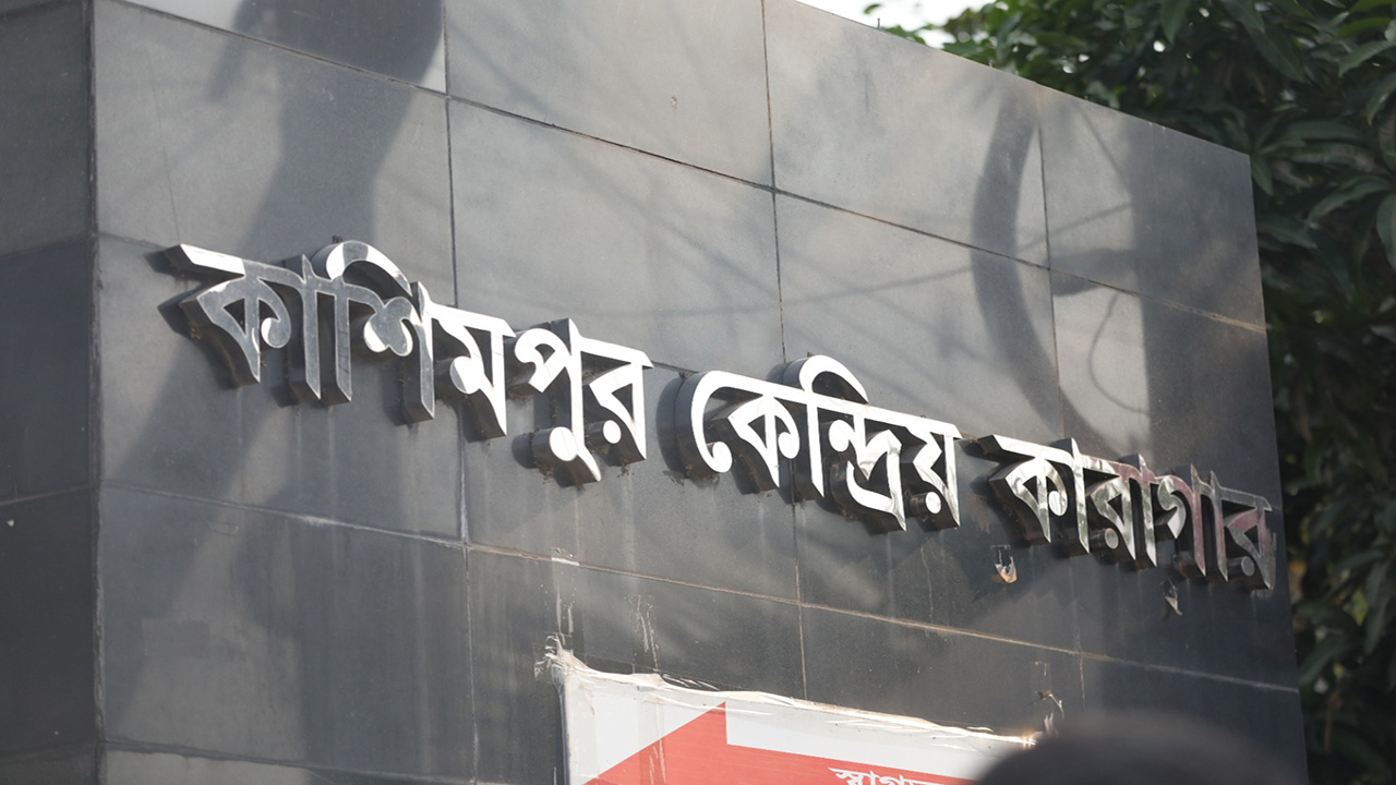 ধরাছোঁয়ার বাইরে জেল পালানো ৭১৬ জন