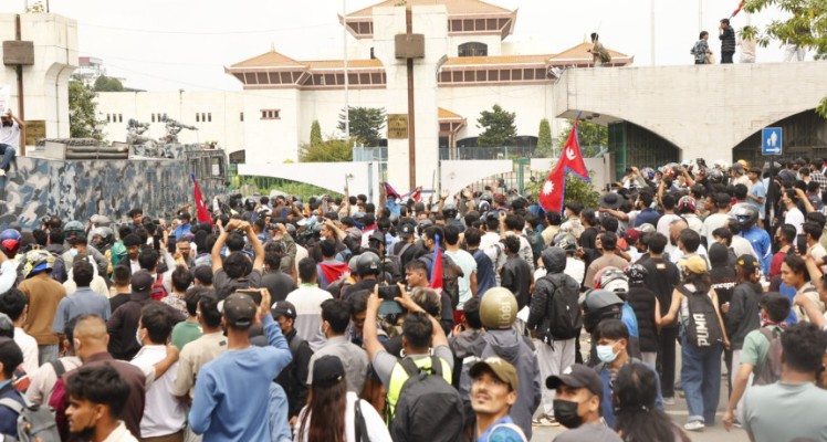 কী কারণে নেপালের রাস্তায় জেন-জি'রা