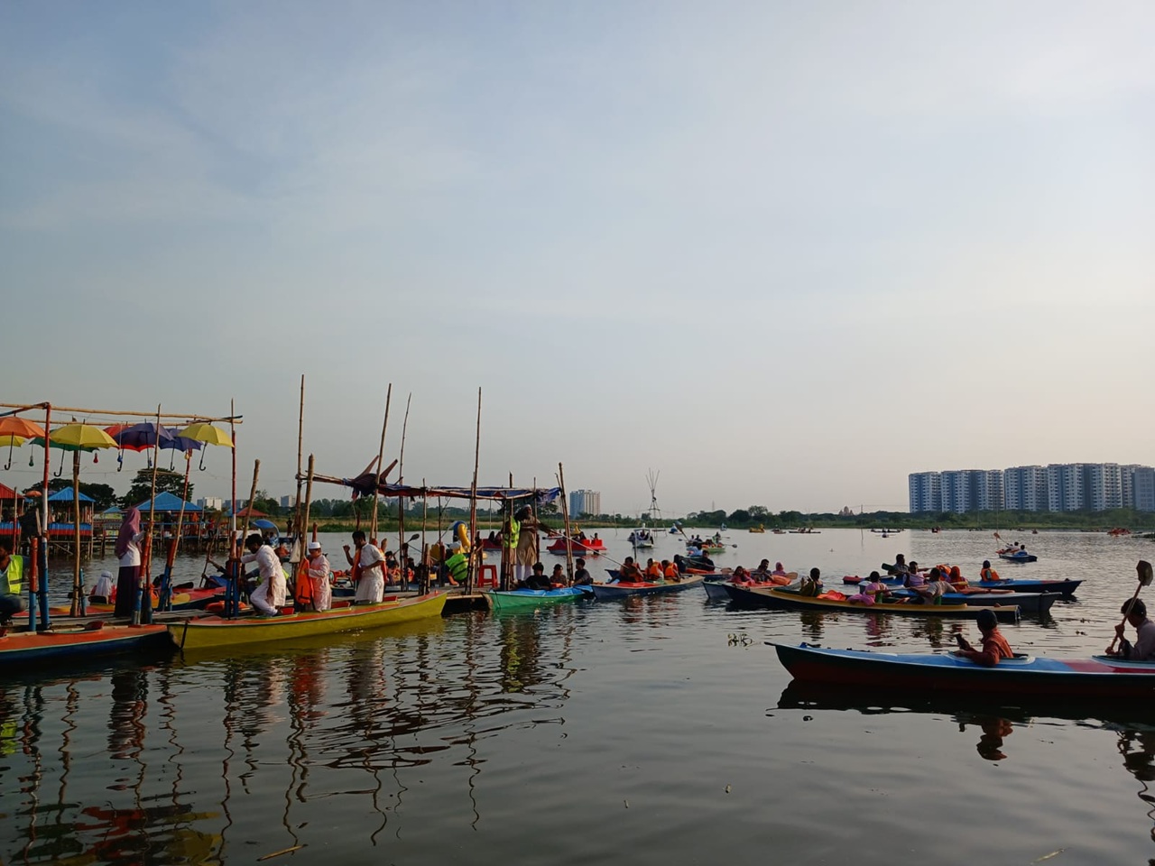 ঈদে ঢাকাবাসীর বিনোদন: প্রকৃতির টান নাকি রেস্টুরেন্টের আড্ডা?