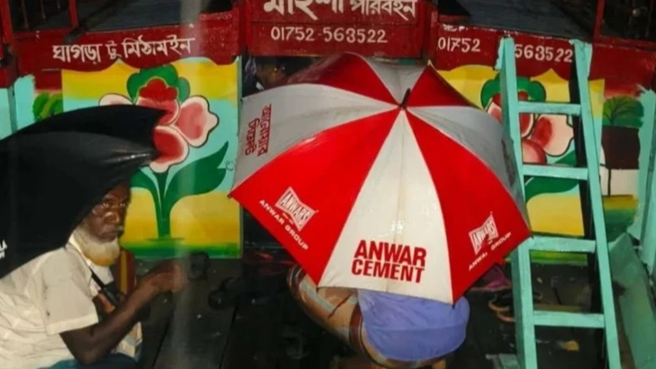 কিশোরগঞ্জে লাশবাহী নৌকায় ডাকাতি