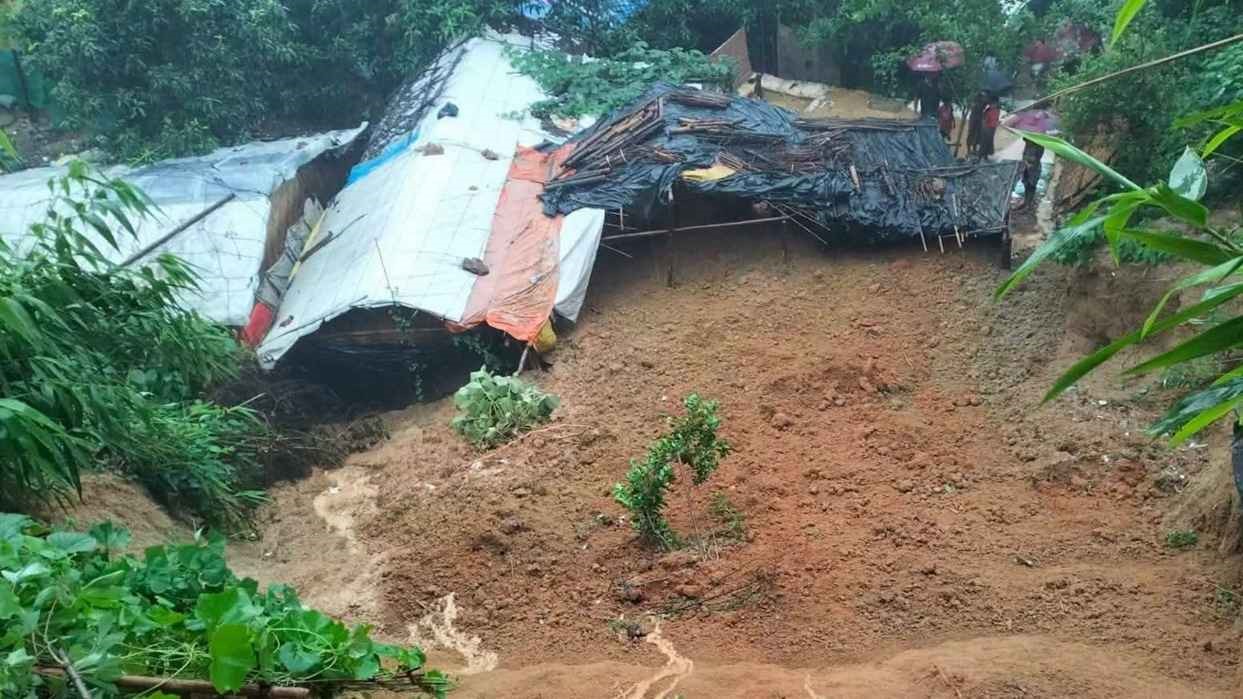 লামা ও চকরিয়ায় পাহাড় ধসে ৭ জনের মৃত্যু