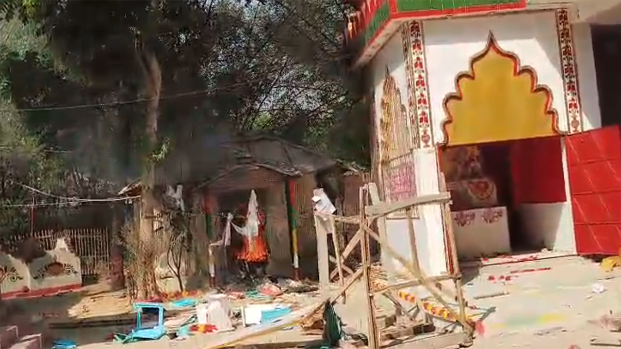 কুষ্টিয়ায় মাজারে হামলা করে পীরকে হত্যা