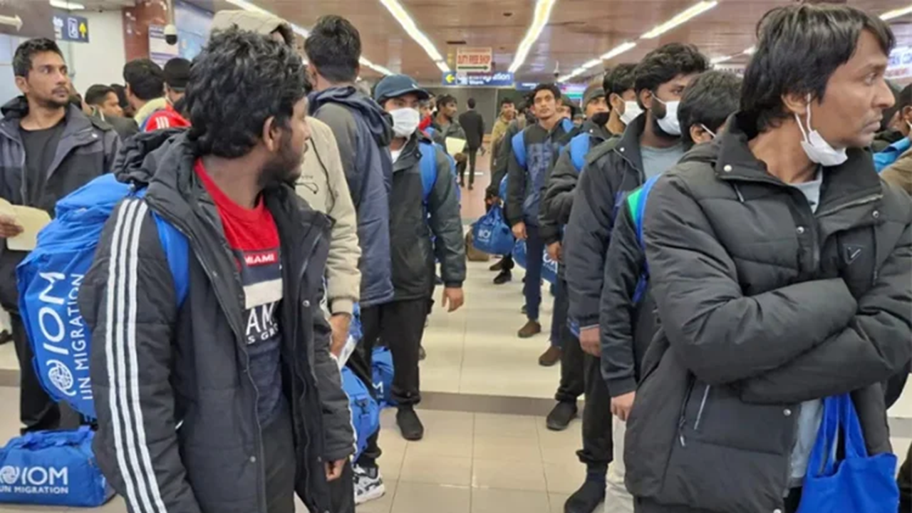 লিবিয়া থেকে ফিরলেন ১৬৫ বাংলাদেশি