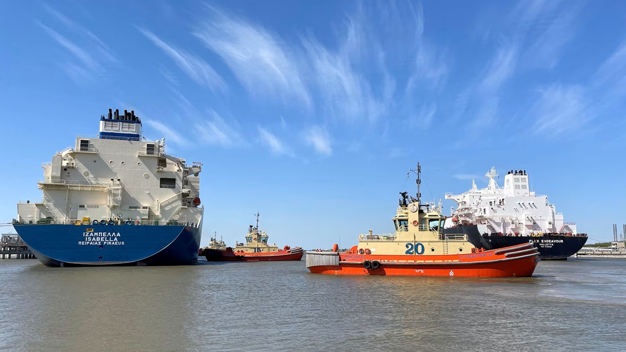 চড়া দামে দুই কার্গো এলএনজি কিনল সরকার