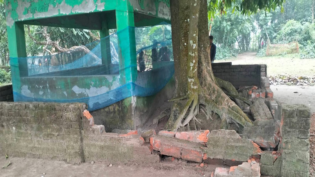 ময়মনসিংহে প্রাচীন মাজার ভাঙচুর