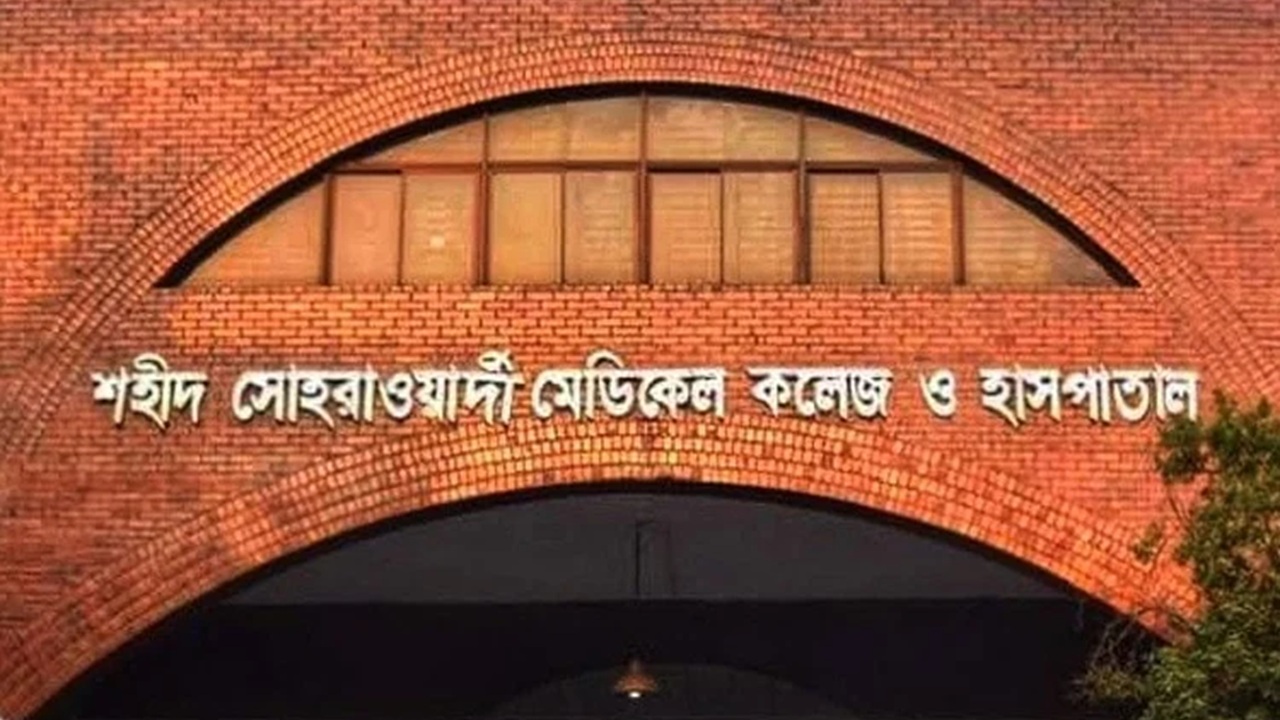জিয়া উদ্যানে ব্লেড দিয়ে আত্মহত্যার চেষ্টা, যুবক হাসপাতালে