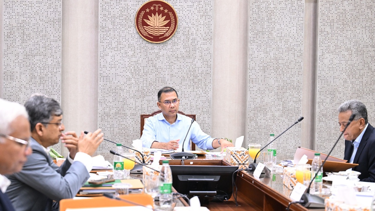 মধ্যপ্রাচ্য সংকট: জ্বালানি তেলের দাম বাড়াবে না সরকার