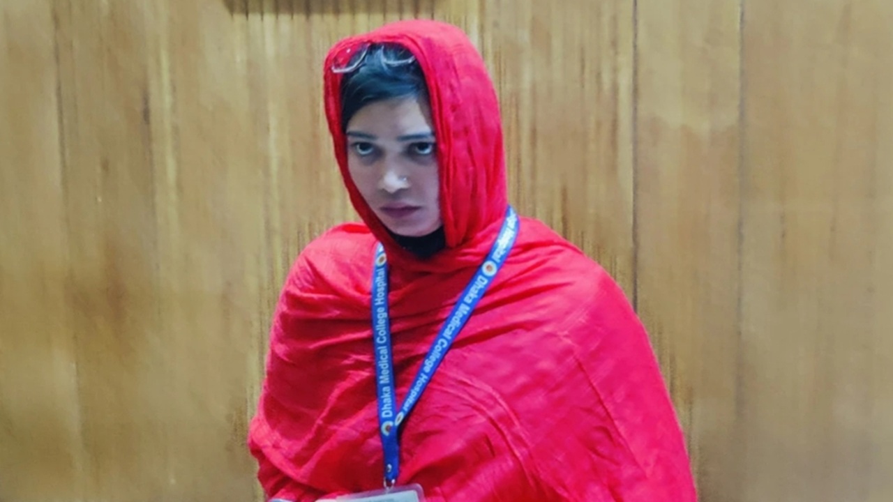 ‘ডাক্তার’ সেজে ঢামেকে, কমনরুম থেকে ভুয়া শিক্ষার্থী আটক