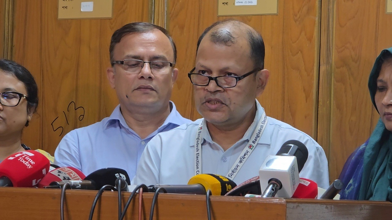 শেষ সময়ে সমর্থন ছাড়াই মনোনয়ন জমা দিলেন ৩ নারী