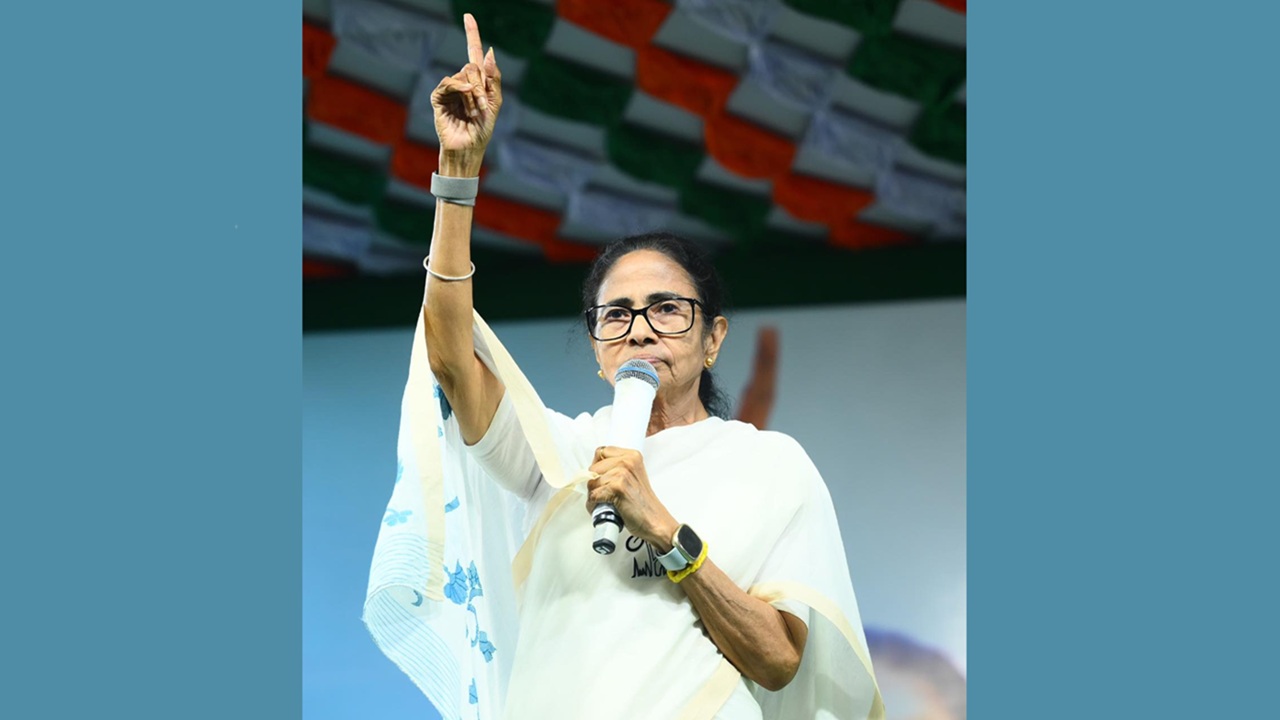 মমতার রাজ্যে সাঁজোয়া গাড়িতে চাপা পড়েছে ভোটে উৎসবের সুর