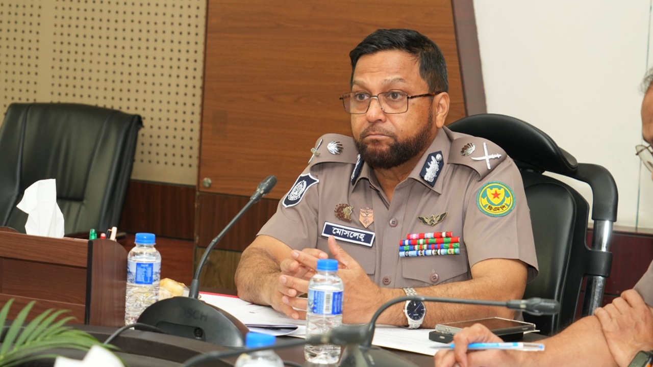 পশুর হাটে গাড়ি টানাটানি করলে ইজারাদারের বিরুদ্ধে ব্যবস্থা: ডিএমপি