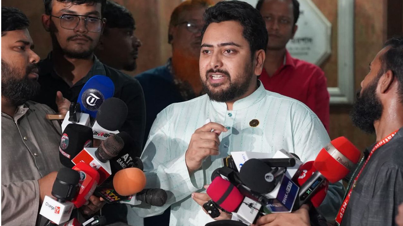 ফাঁসির রায় কার্যকর হওয়ার জন্যই শেখ হাসিনা দেশে ফিরবেন: নাহিদ