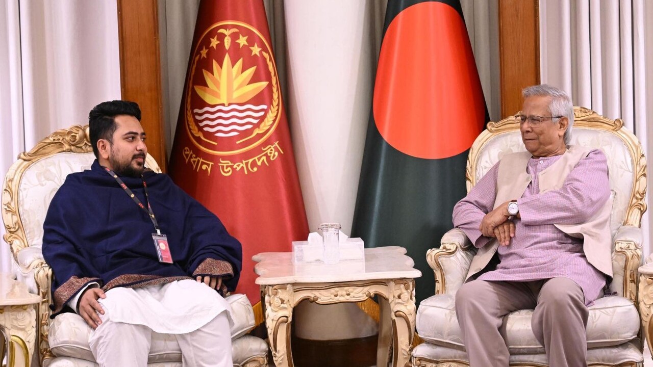 নাহিদ ইসলামকে প্রধান উপদেষ্টার অভিনন্দন