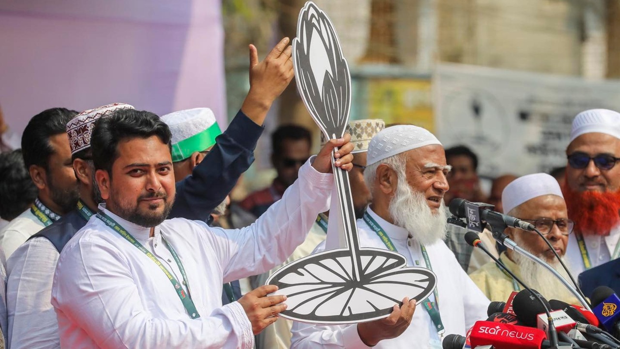 এনসিপির নাহিদ ইসলাম এবং জামায়াতে ইসলামীর আমির ডা. শফিকুর রহমান। ছবি: ফেসবুক