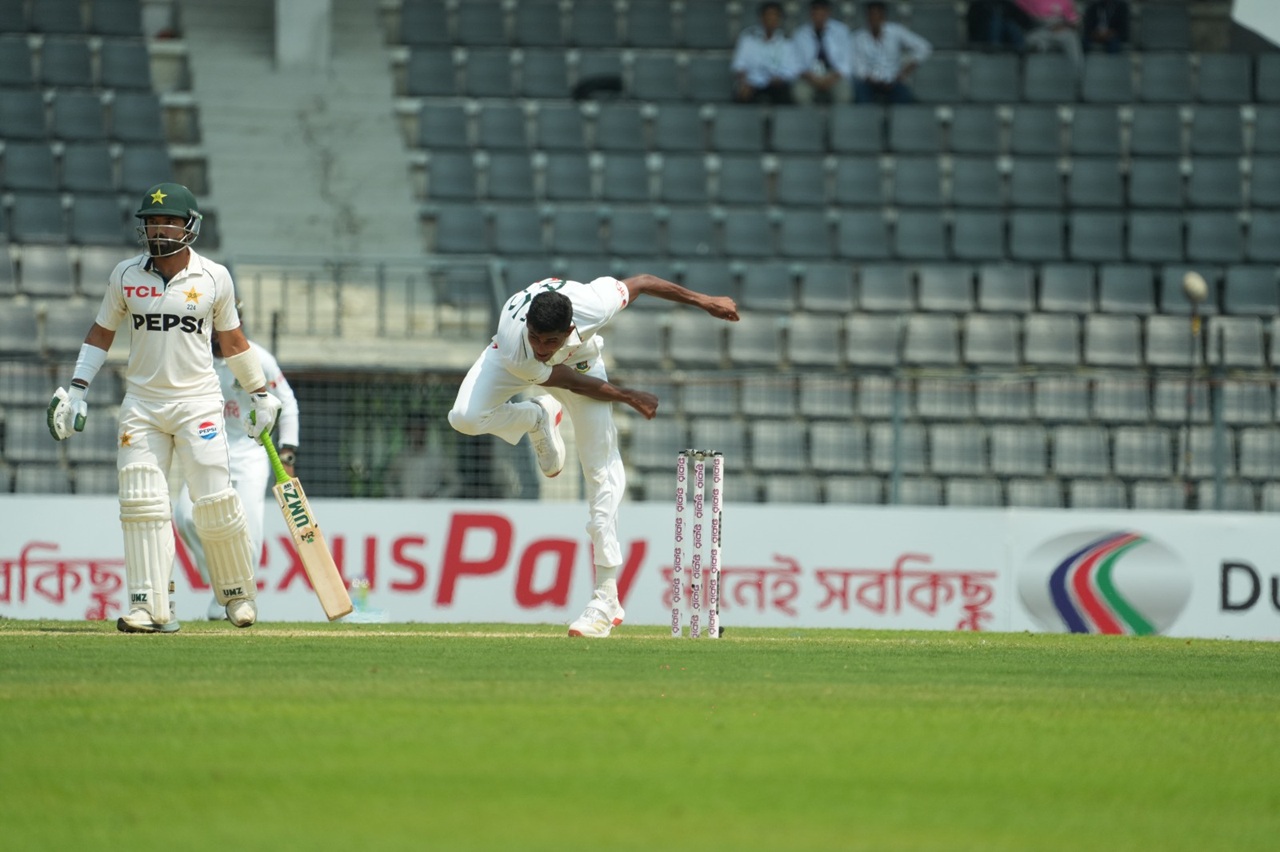 আবারও নাহিদের গতির সামনে নিরুপায় বাবর