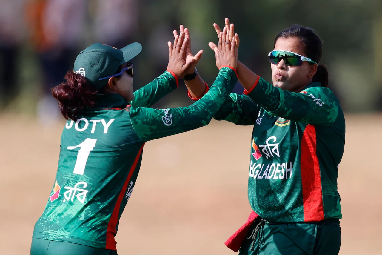 বোলাররা লড়লেন, তবে শেষ রক্ষা হলো না