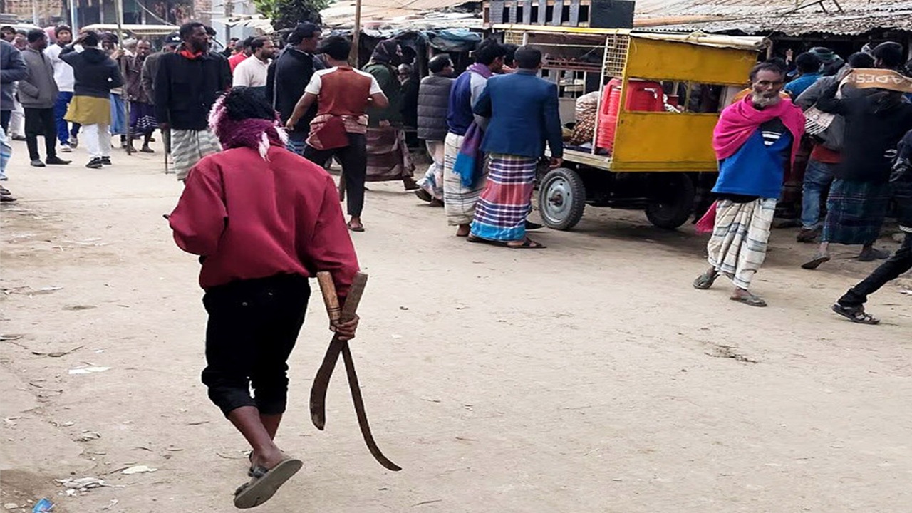 ময়মনসিংহে মাইকে ঘোষণা দিয়ে মারামারি, আহত ৩০