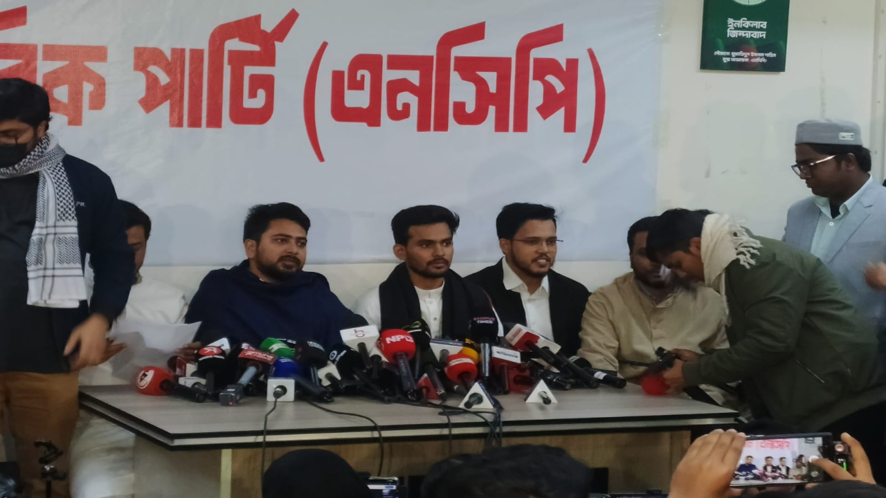 এনসিপিতে যোগ দিলেন আসিফ, করবেন না নির্বাচন