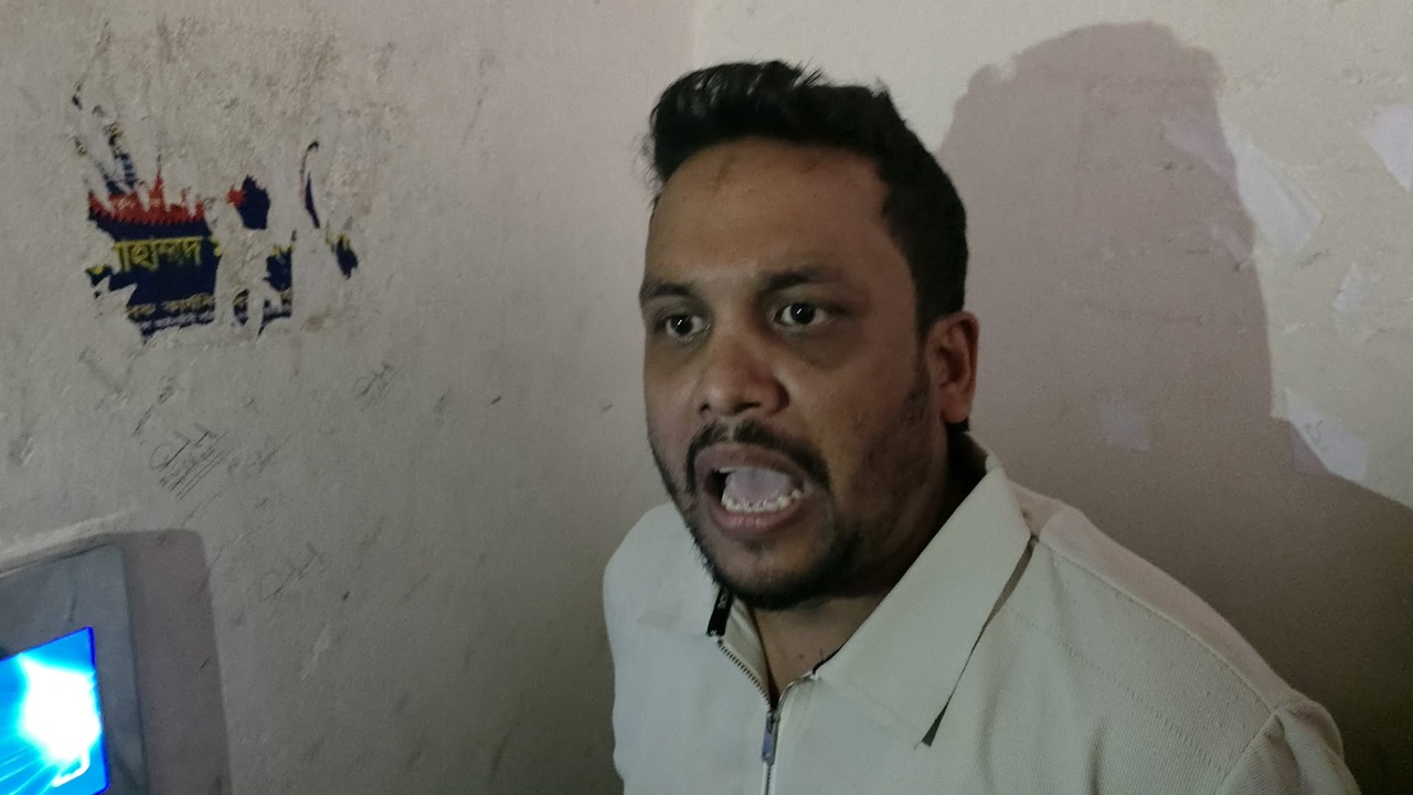 ‘আওয়ামী লীগের সময়ে হামলার স্বীকার হইছি, বিএনপির আমলে আরও বেশি হয়েছি’
