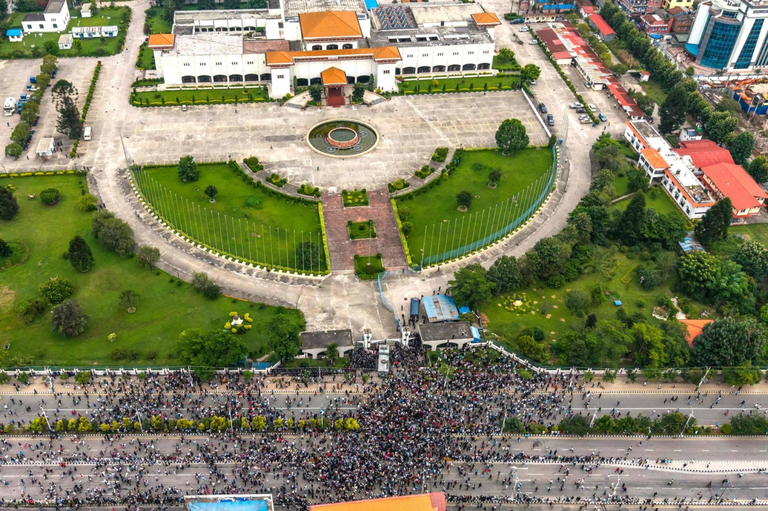 ভেঙে দেওয়া হলো নেপালের পার্লামেন্ট, নির্বাচন মার্চে