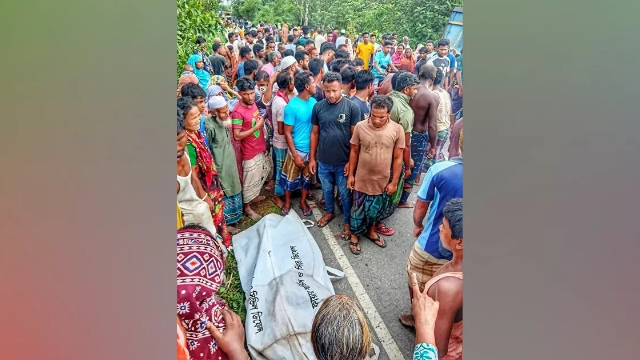 নীলফামারীতে ট্রাকচাপায় এক পরিবারের ৪ জন নিহত