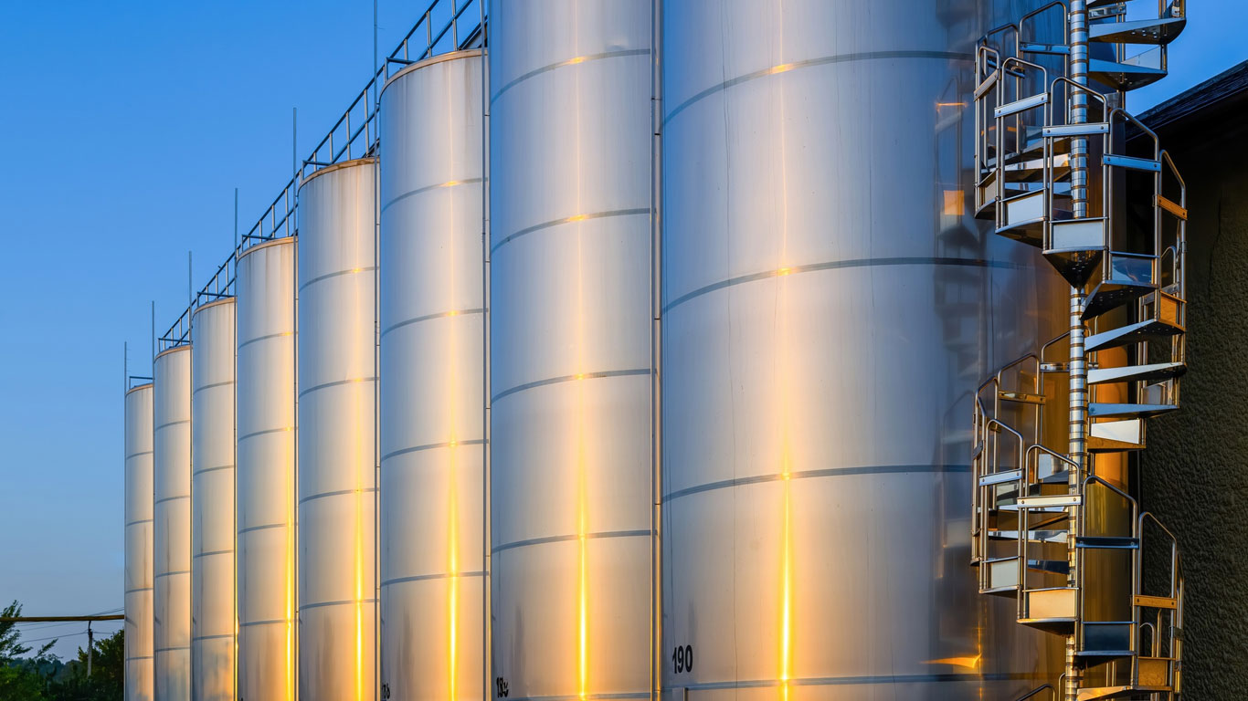 জ্বালানি অবকাঠামোয় আঘাত, সংকটের মুখে বাংলাদেশ