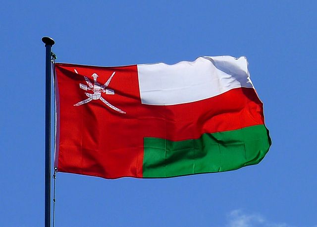 রমজানে ওমানে প্রকাশ্যে খাবার খেলে ৩ মাস জেল