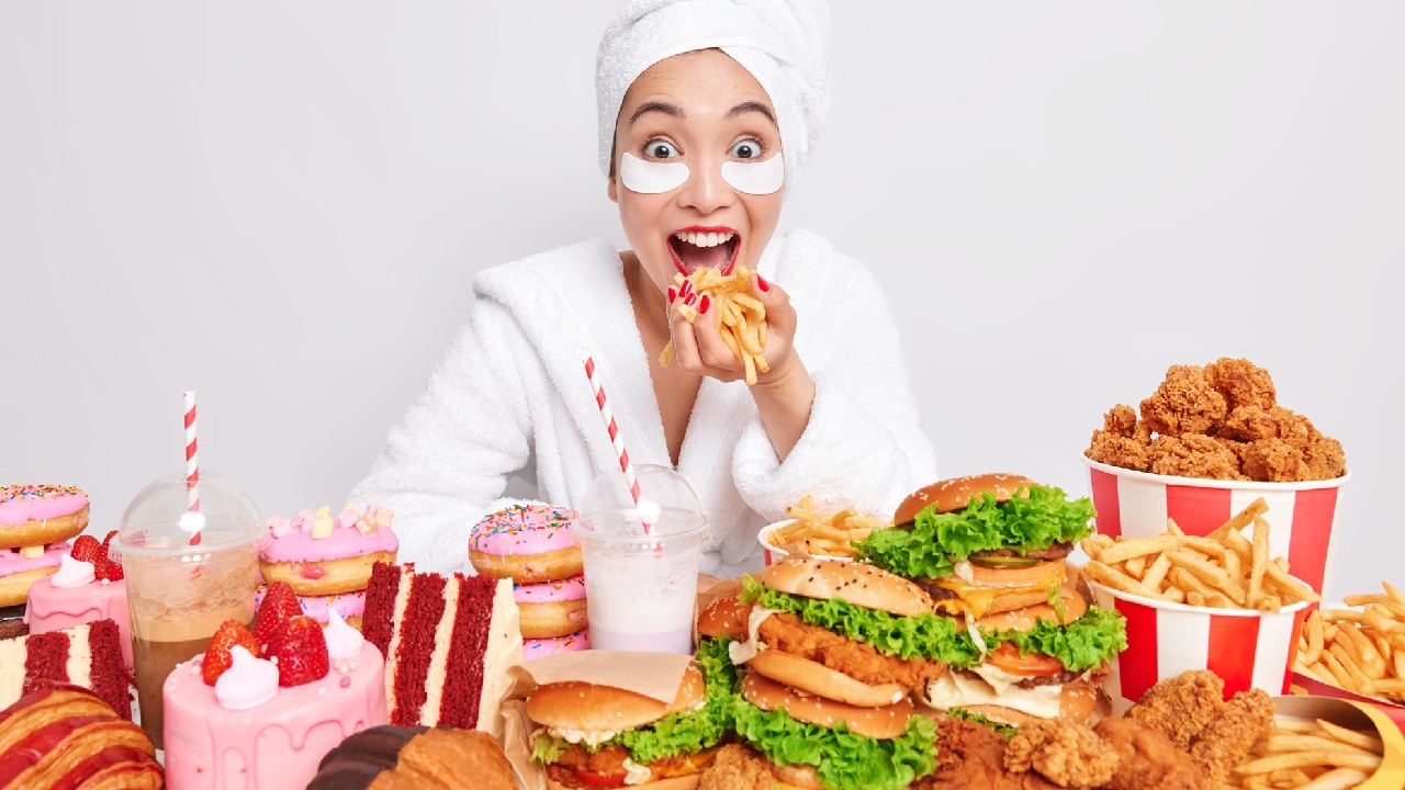 যেসব কারণে মানুষ বেশি খাবার খায়