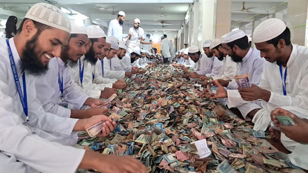 রেকর্ড সাড়ে ১২ কোটি টাকা মিলল পাগলা মসজিদের দানবাক্সে, এখনো চলছে গণনা