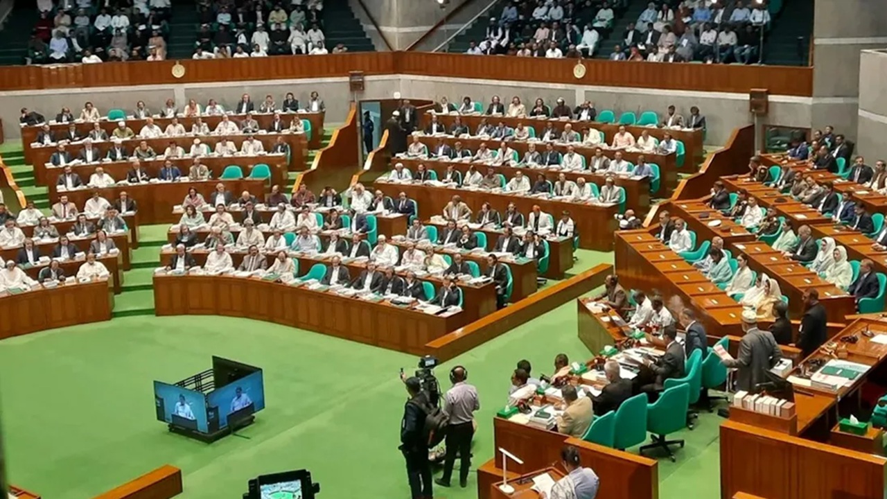 আওয়ামী লীগের কার্যক্রম নিষিদ্ধ রেখে সন্ত্রাসবিরোধী আইনের সংশোধনী পাস