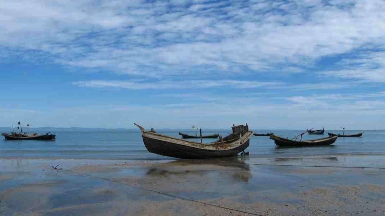 পটুয়াখালী উপকূলে ট্রলার ডুবি: বঙ্গোপসাগরে ৬ জেলে নিখোঁজ