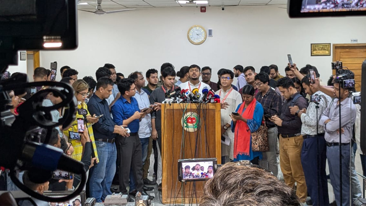 রাষ্ট্রকে নিজেদের গোপন প্রেমের কারখানা বানাবেন না: নাসীরুদ্দীন