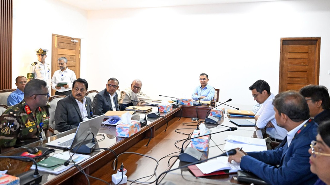 বিনিয়োগ বাড়াতে প্রকল্প অনুমোদন সহজ করার নির্দেশ প্রধানমন্ত্রীর