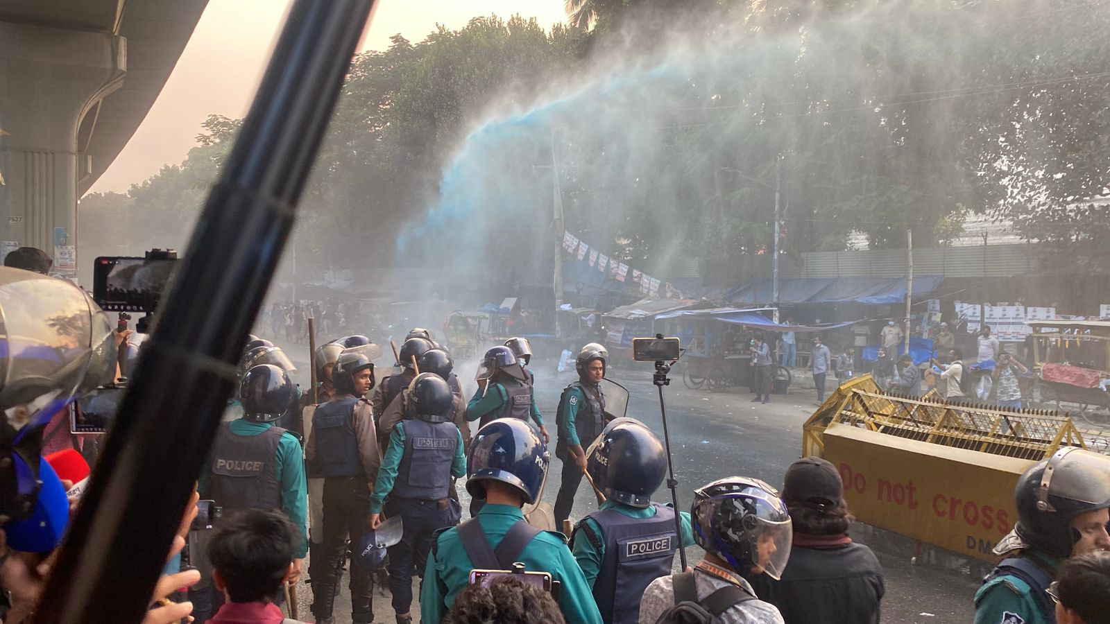 বাংলাদেশের অস্থিরতা কী বার্তা দেয়?