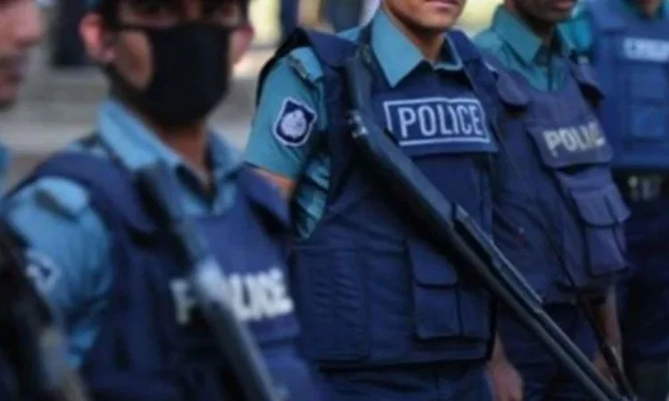 পাকিস্তানি সশস্ত্র সংগঠনে ‘সম্পৃক্ততার’ অভিযোগে এক পুলিশ সদস্য আইসোলেট